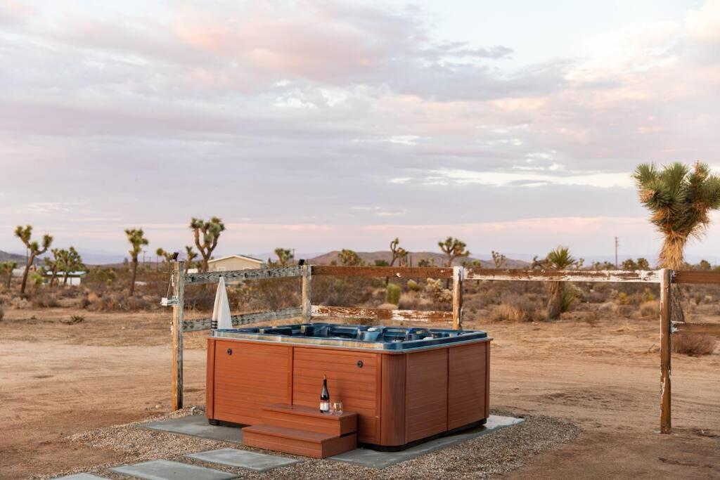 Cryptic Cabin-Tranquil Bohemian Getaway W/Hot Tub Yucca Valley Exterior foto
