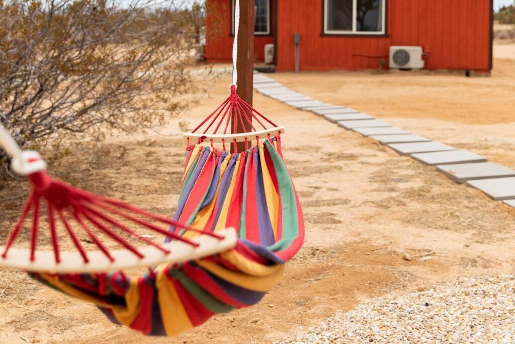 Cryptic Cabin-Tranquil Bohemian Getaway W/Hot Tub Yucca Valley Exterior foto