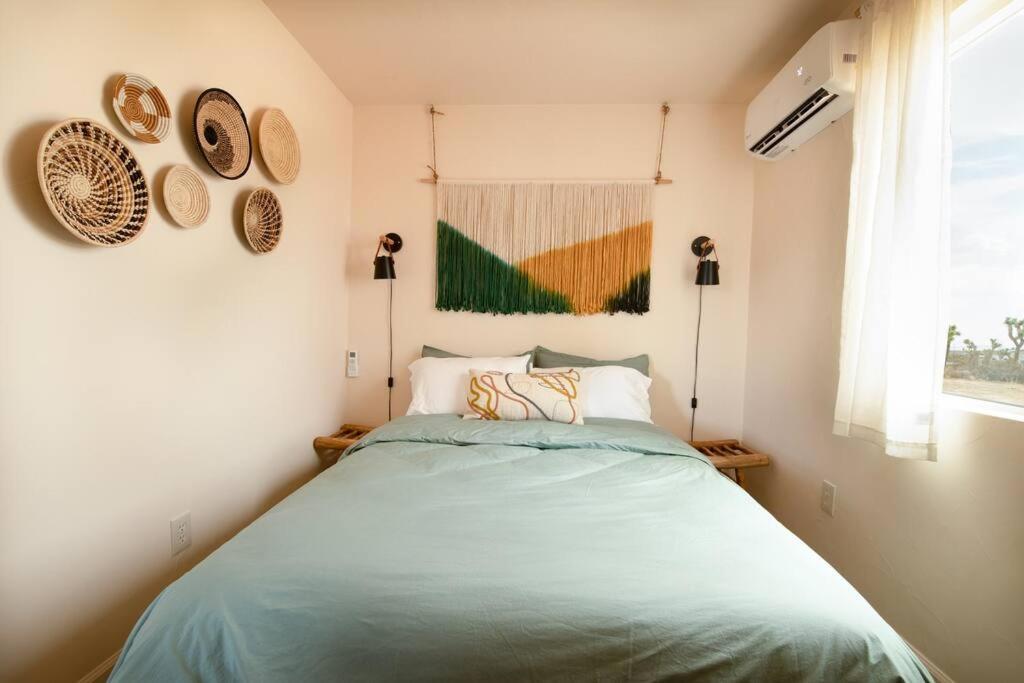 Cryptic Cabin-Tranquil Bohemian Getaway W/Hot Tub Yucca Valley Exterior foto