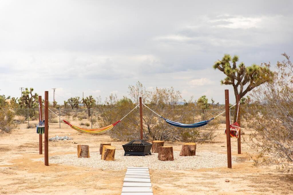 Cryptic Cabin-Tranquil Bohemian Getaway W/Hot Tub Yucca Valley Exterior foto
